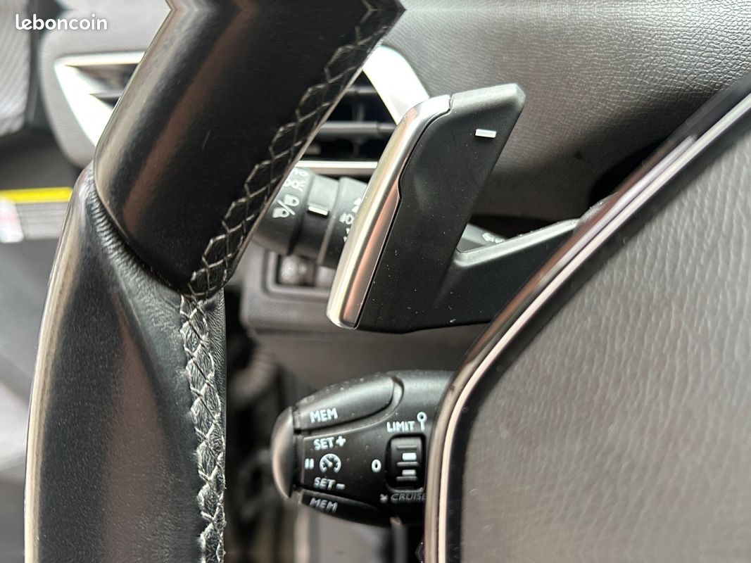 PEUGEOT 5008 PureTech 130ch SS EAT8 Active (image 28)