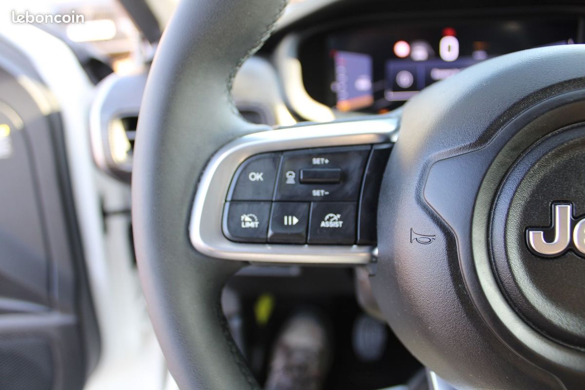Jeep AVENGER ALTITUDE 100 CV 1L2 TURBO BOITE 6V ABS CAMÉRA GRAND GPS 3D BLUETOOTH AUDIO JBL (image 12)