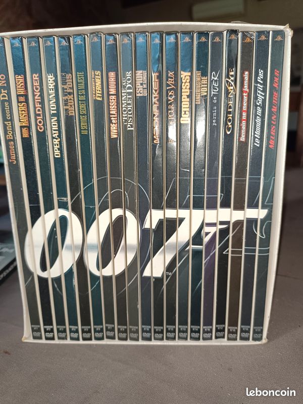 Coffret DVD James Bond (image 1)