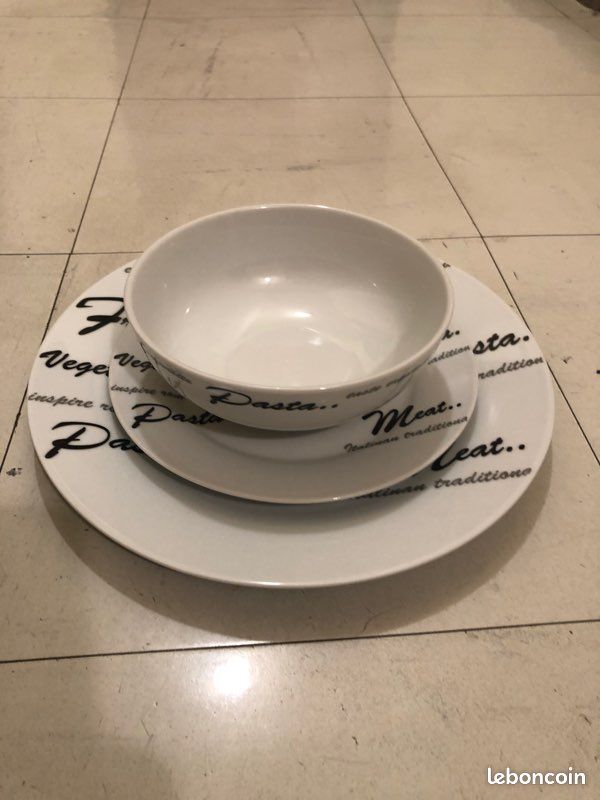 Service de table blanc et noir (image 2)