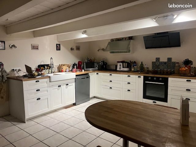 Maison 8 pièces 180 m² · à Saint-Amant-Roche-Savine · 180 m² · 145 000 €