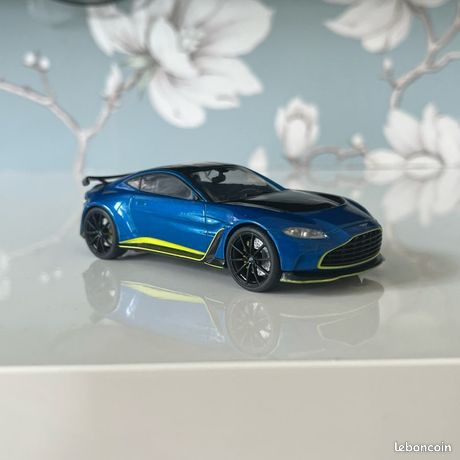 ASTON MARTIN VANQUISH S Rouge Bordeaux TopGear MINICHAMPS 1:43