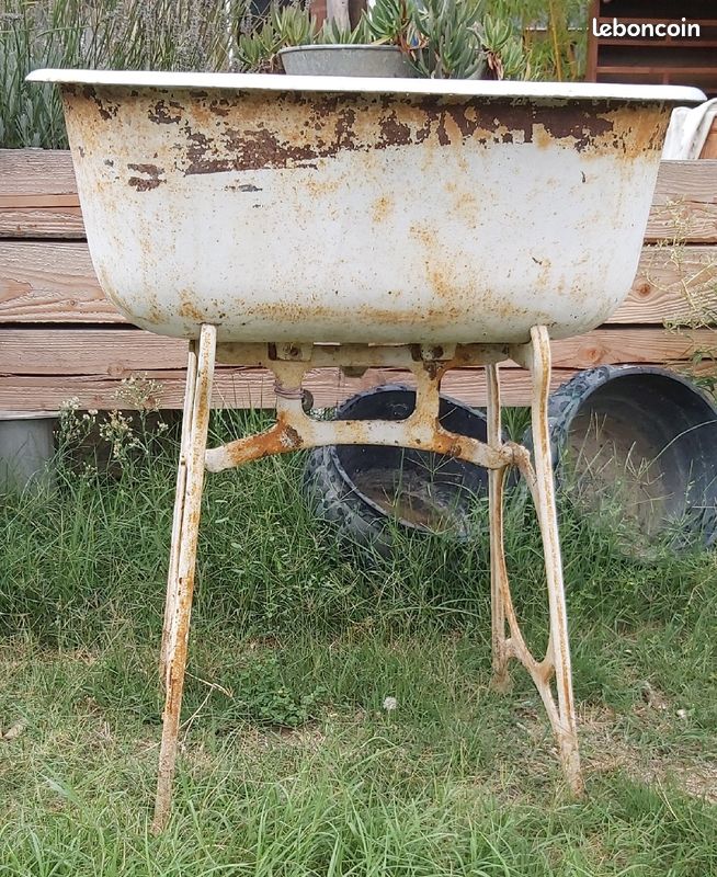 Baignoire de bébé ancienne en fonte (image 1)