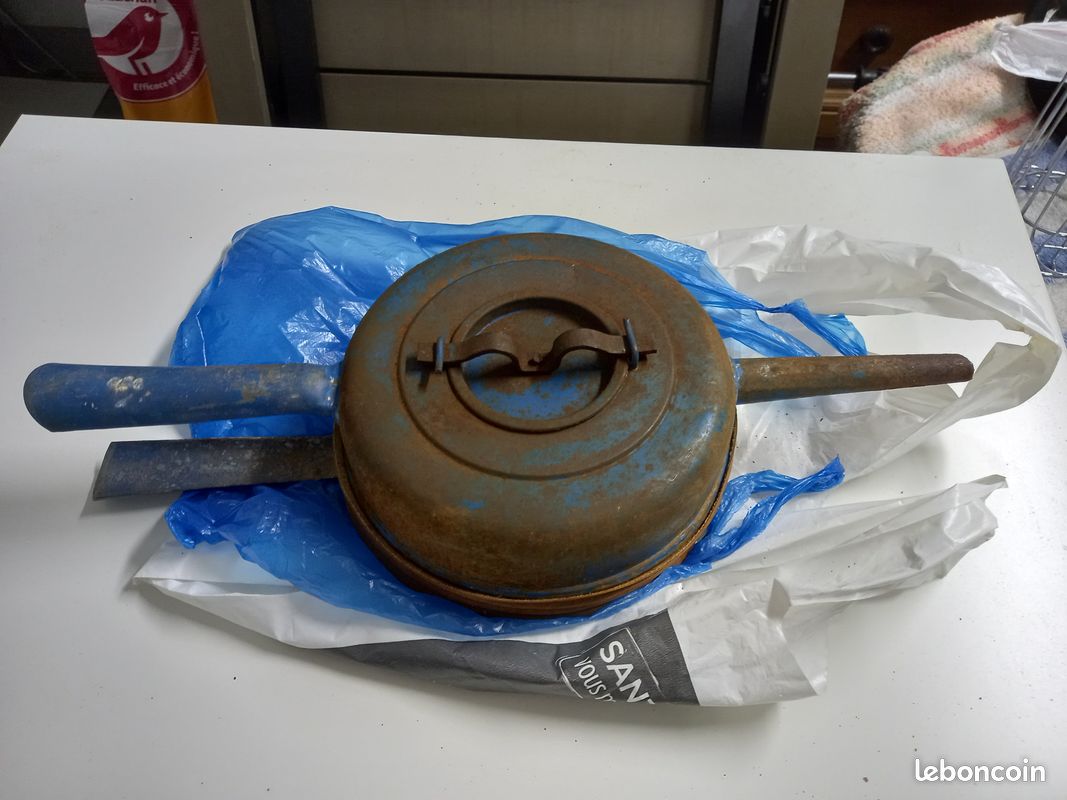 Soufflet de cheminee ancien fer et cuir (image 2)
