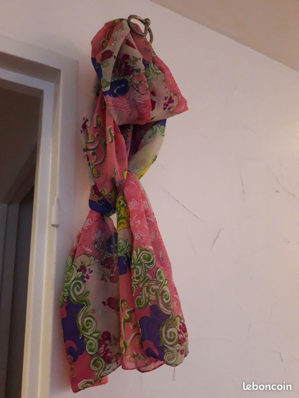 Foulard (image 1)