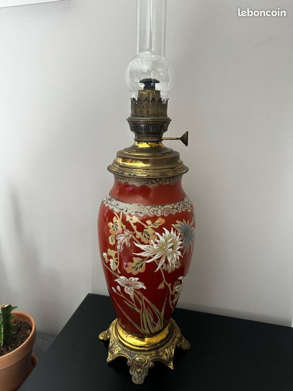 Lampe Ancienne En Porcelaine Et Laiton