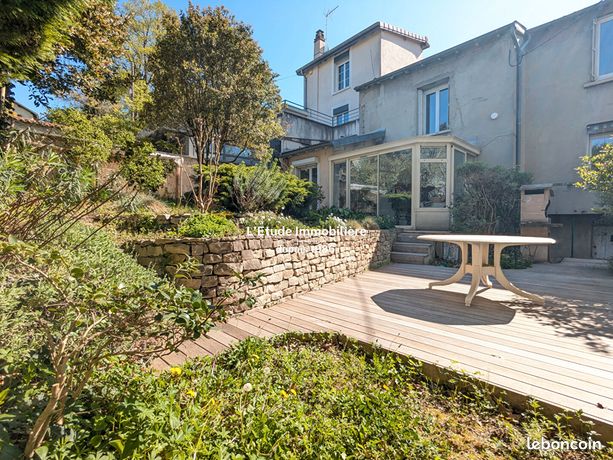 Maison 10 pièces 251 m²