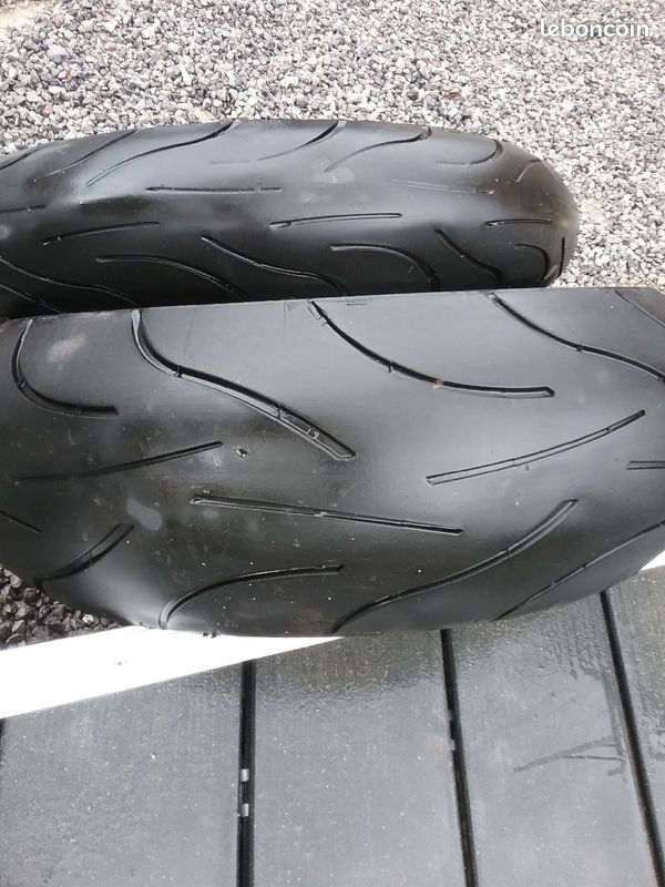 Pneu moto (image 1)