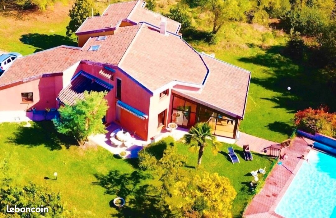Maison 8 pièces 250 m² · à Lherm · 250 m² · 360 000 €