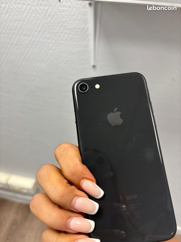 IPhone 8 (image 2)