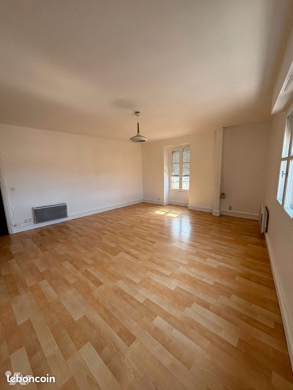Appartement 3 pièces 82 m² · à Sarlat-la-Canéda · 82 m² · 750 €/mois