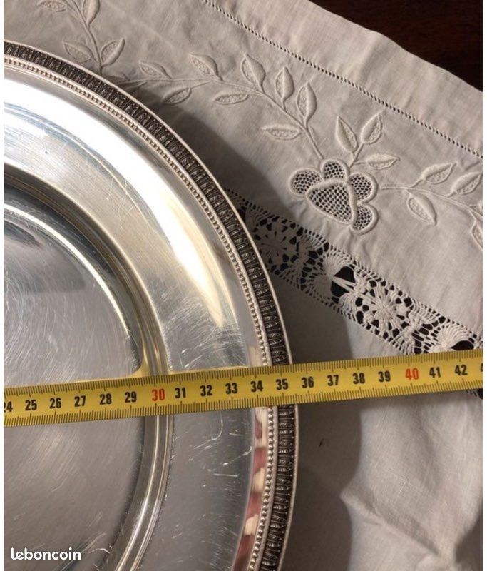 Plat rond en métal argenté marque Christofle 30 cm de diamètre
