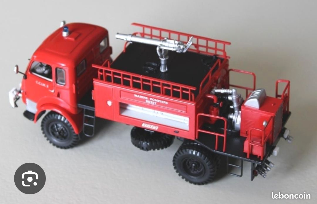 Camion de pompier de collection 1/43 camion citerne des marins-pompiers de l'arsenal de Brest neuf sous blister (image 4)