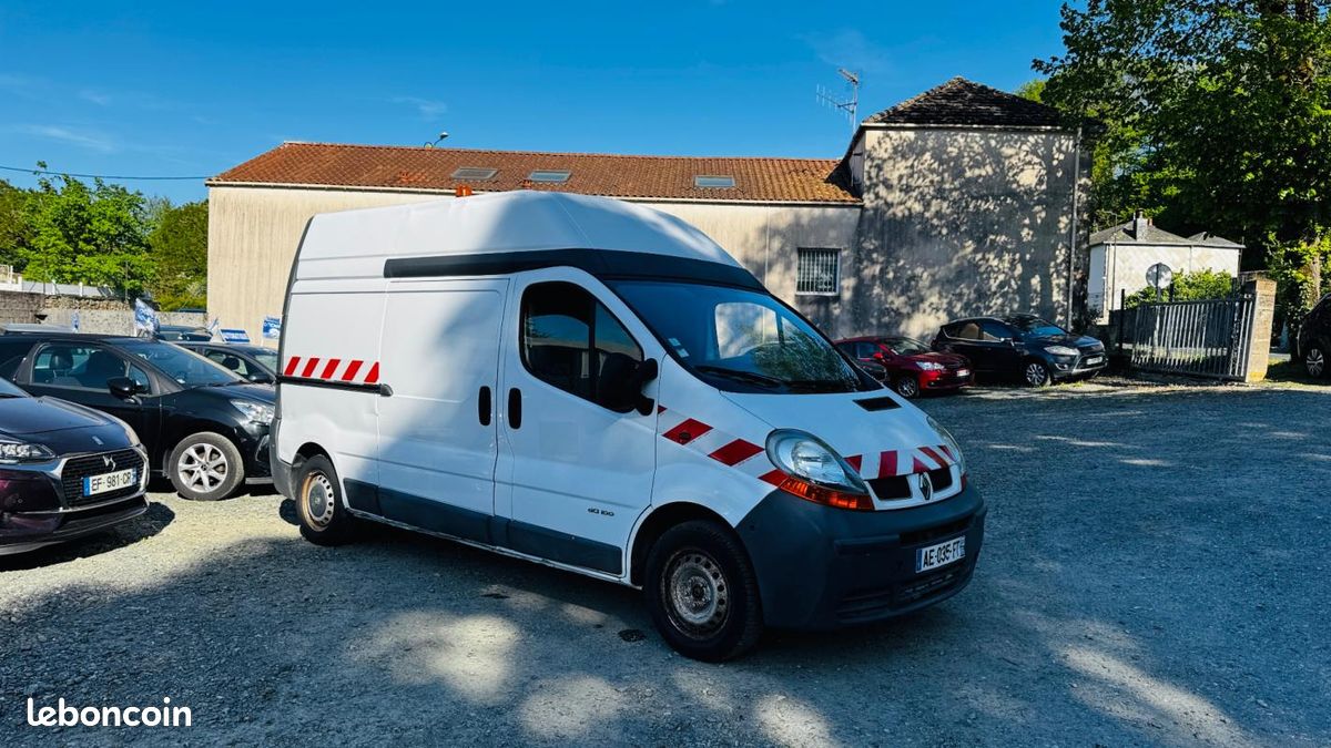 Renault Trafic FOURGON L2H2 1.9 dCi 100 CH 3 PLACES (image 4)