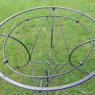 Support de table en fer forgé