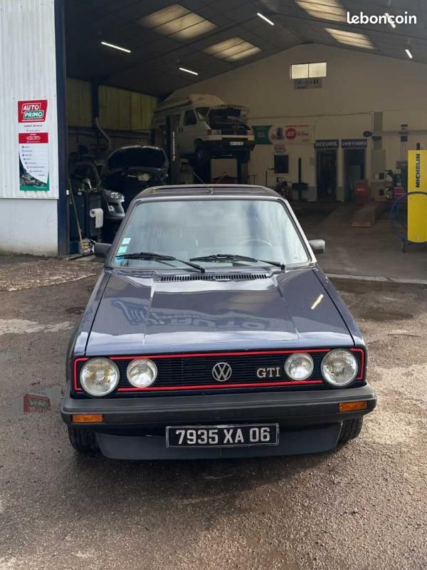 Volkswagen Golf GTI 1800 PIRELLI Voitures
