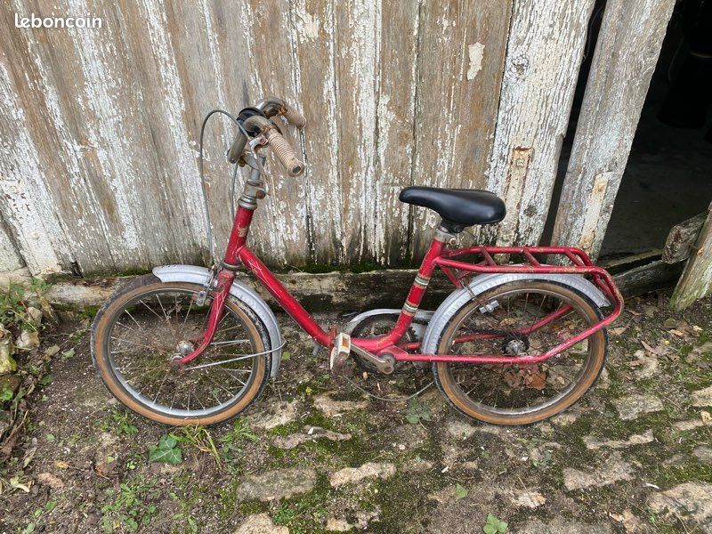 Vélo enfant rouge (image 1)