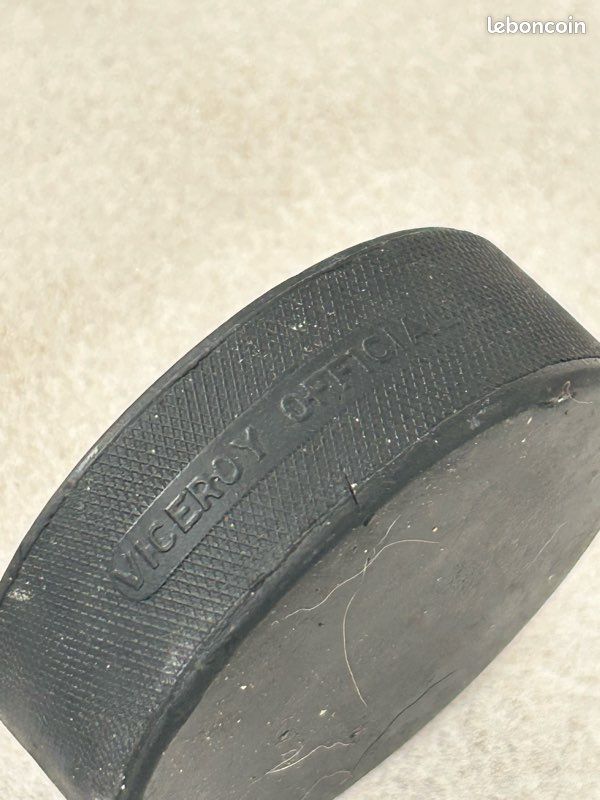 Rondelle de hockey vintage Jofa Match-puck, fabriquée Rondelle de hockey vintage Jofa Match-puck, fabriquée