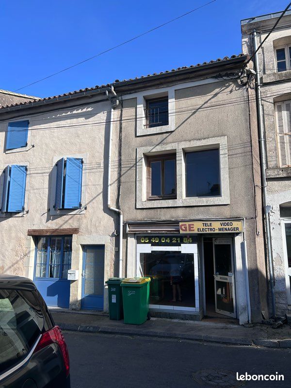 Maison 5 pièces 90 m² · à Champdeniers · 90 m² · 29 500 €