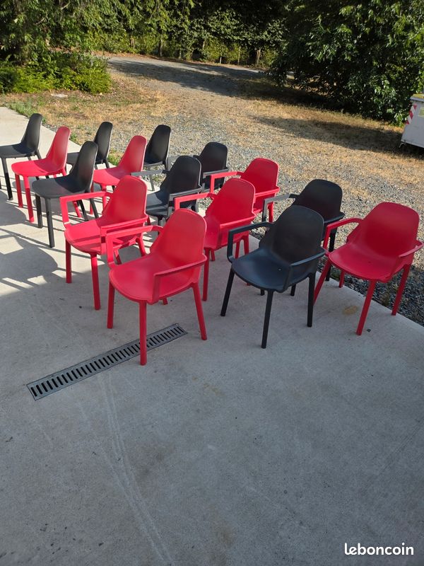 Lot de 6 chaises et 9 fauteuils de terrasse (image 1)