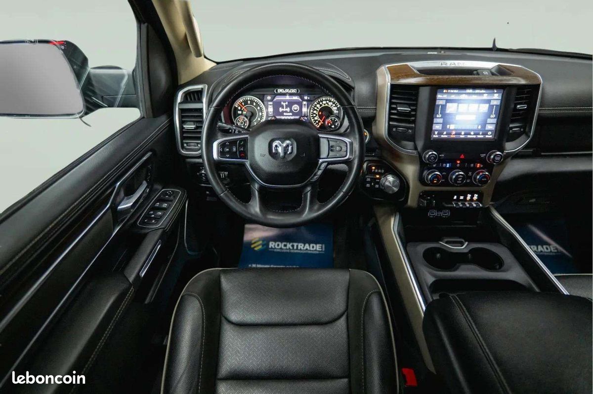 Dodge RAM 1500 Laramie Offroad Night Edition * 5.7 V8 HEMI * 4x4 * Cuir * Alpine * Jantes 22" (image 22)