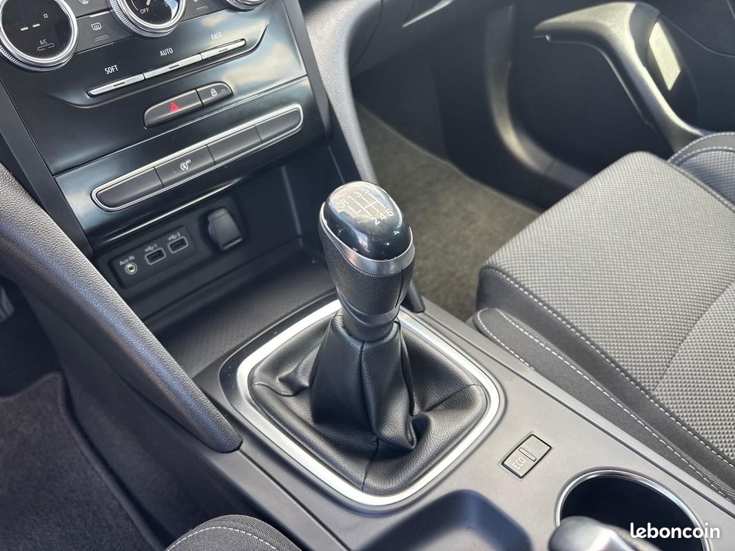 RENAULT MEGANE IV 1.5 Blue dCi 115 BERLINE Evolution PHASE 2 (image 27)
