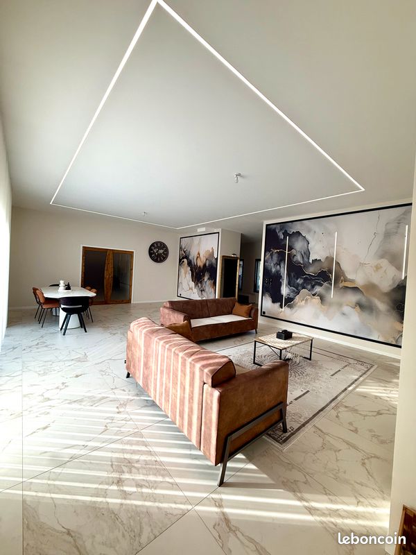 Maison 5 pièces 202 m² · à Saint-Martin-de-May · 202 m² · 499 999 €