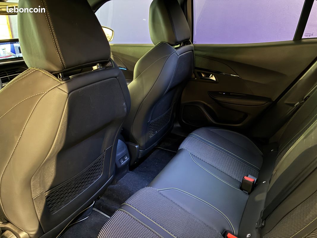 PEUGEOT 2008 1.2 Hybrid 136ch GT - 2024 - 13 500 km - CarPlay - Première main (image 11)
