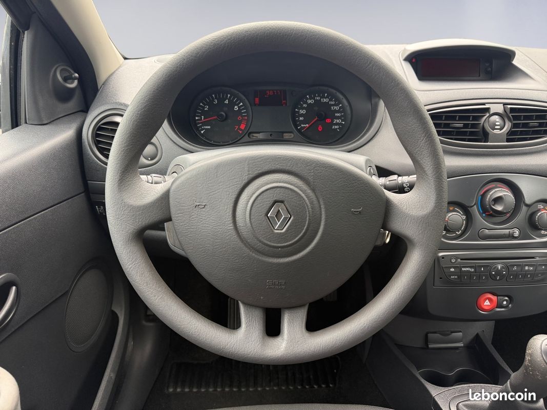 RENAULT CLIO III 1.2 16V 75 Access 10 000KM / PREMIÈRE MAIN / GARANTIE 12 MOIS (image 12)