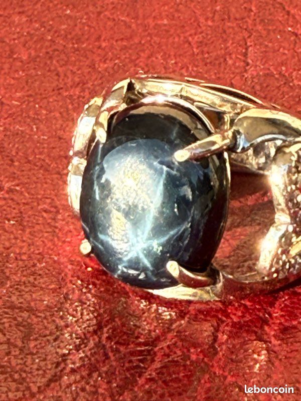 Bague Liane contemporaine saphir étoilé griffes de style et diamants