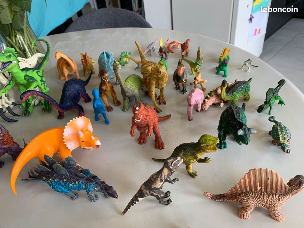 Lot dinosaures + voitures + 1 personnage (image 4)