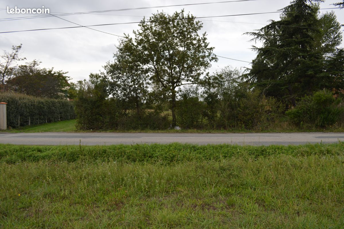 Terrain à bâtir proche du CV de Revel