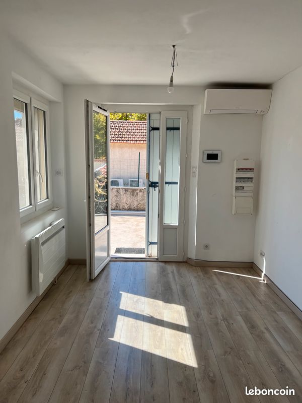 Appartement 1 pièce 28 m² · à Port-Saint-Louis-du-Rhône · 28 m² · 550 €/mois