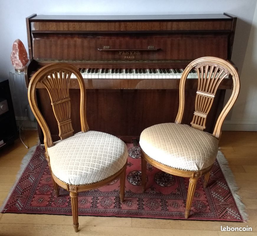 UNE PAIRE de CHAISES EPOQUE LOUIS XVI - DOSSIER en LYRE (image 1)