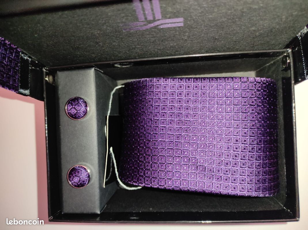 Coffret Cadeau Cravate Homme Violet + Mouchoir + Boutons De Manchette - Vesuvio Napoli