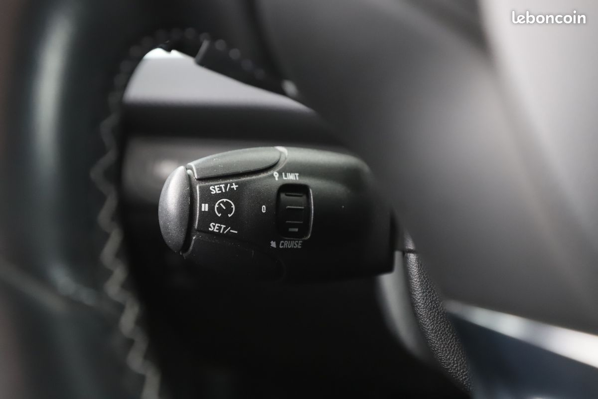Peugeot 2008 1.2 PureTech Allure 110 ch (image 24)