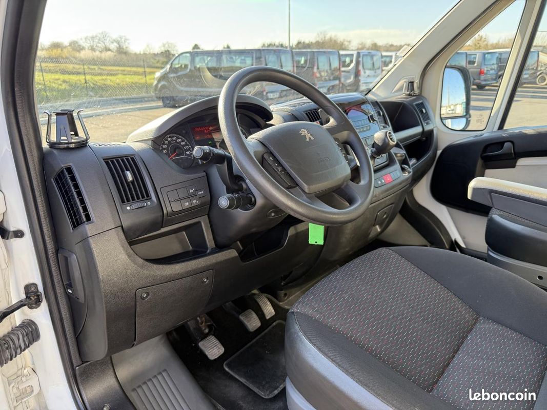 PEUGEOT BOXER 3.0HDI180 planché cabine Procar Lux 22m3 - Moteur Iveco distribution par chaîne (image 12)