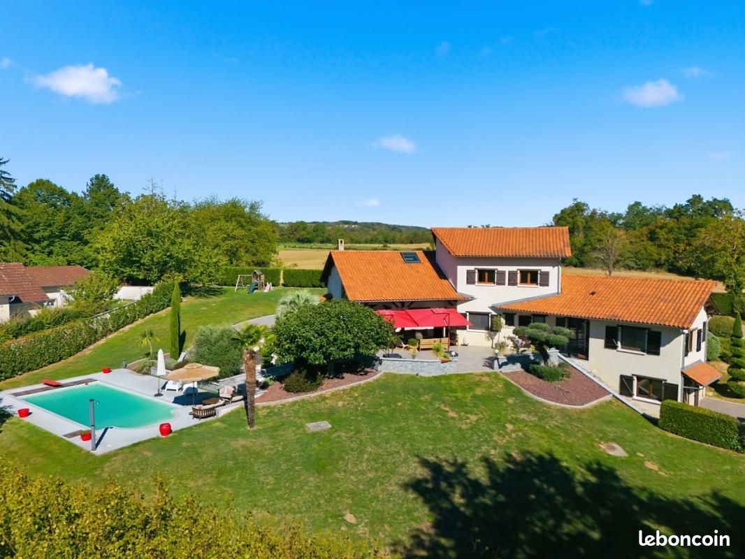 Maison 10 pièces 300 m² · à Trept · 300 m² · 660 000 €