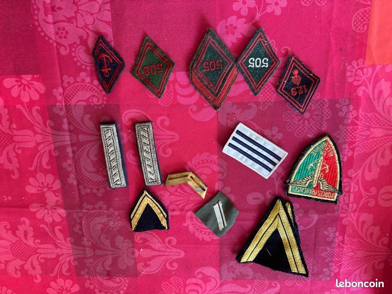 Divers écussons grades corps militaire (image 1)