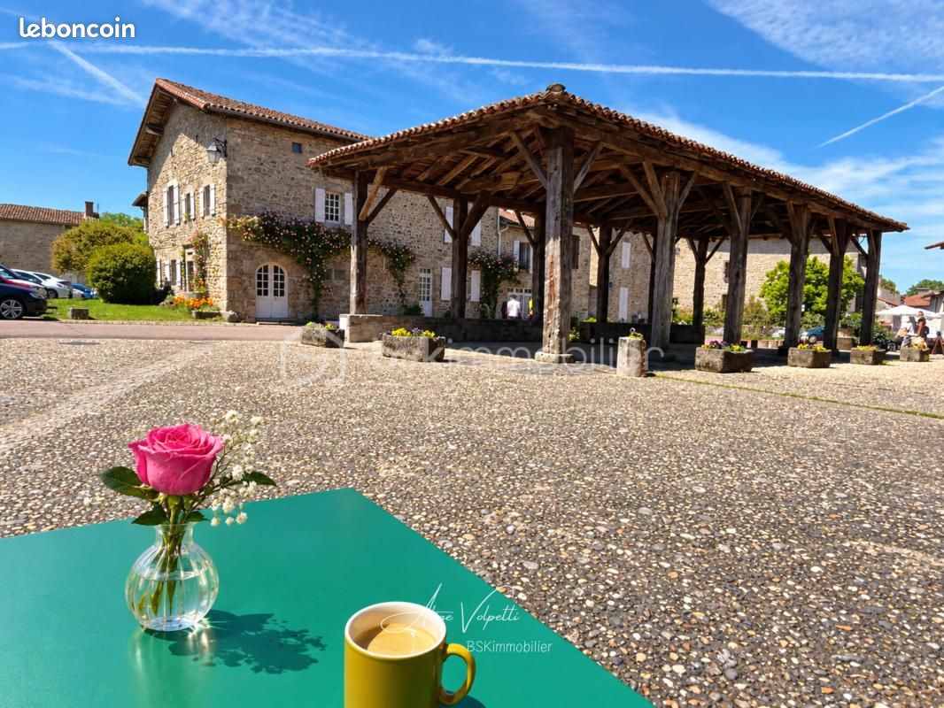 Maison 8 pièces 239 m² · à Mortemart · 239 m² · 165 000 €