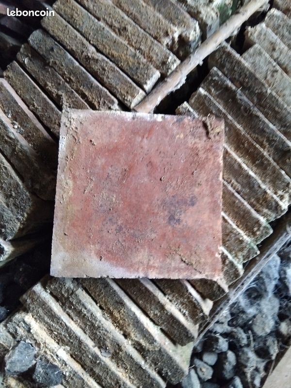 Petite tomettes hexagonales du 16eme siècle