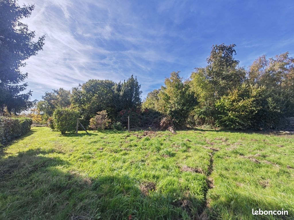 Terrain 705 m² · à Haute-Goulaine · 705 m² · 180 000 €