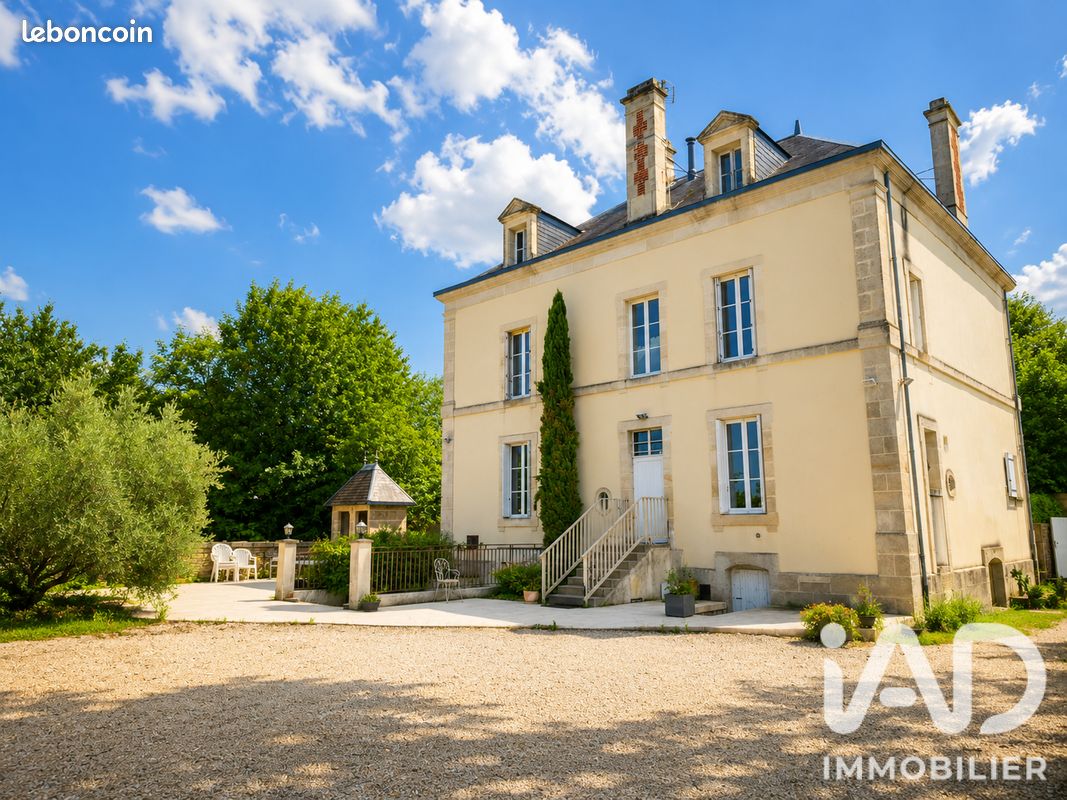 Maison 8 pièces 200 m² · à Échiré · 200 m² · 414 000 €