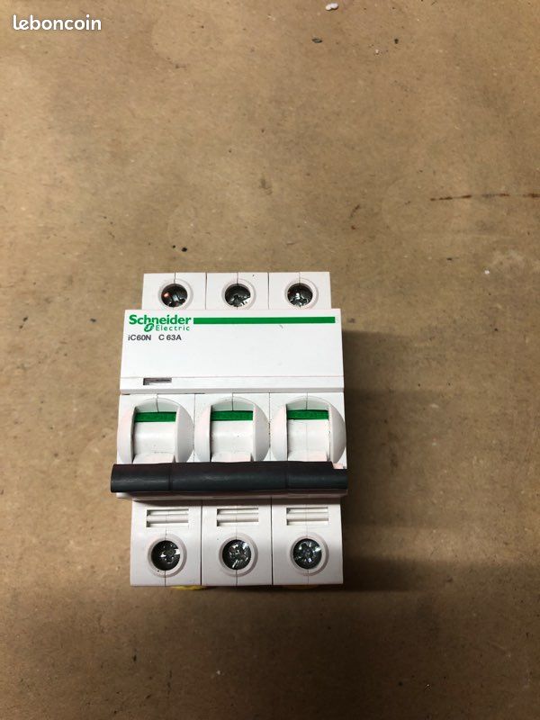 Disjoncteur IC60 N 3x63A ref A9F77363 (image 2)