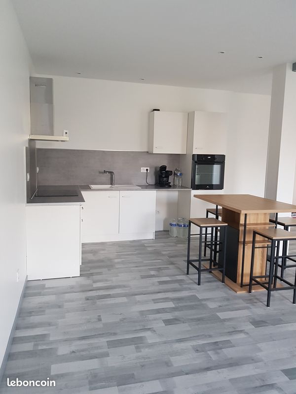 Maison 4 pièces 90 m² · à Corme-Écluse · 90 m² · 890 €/mois