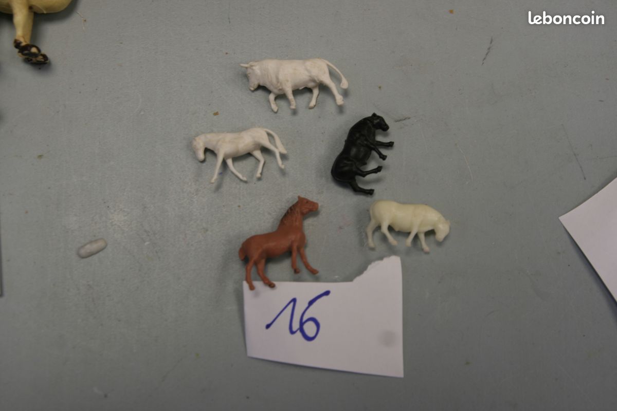 Figurine animaux pour train HO petite échelle - lot 16 (image 1)