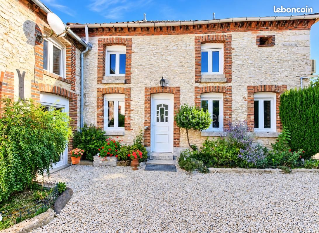 Maison 6 pièces 234 m² · à Longueville · 234 m² · 239 000 €