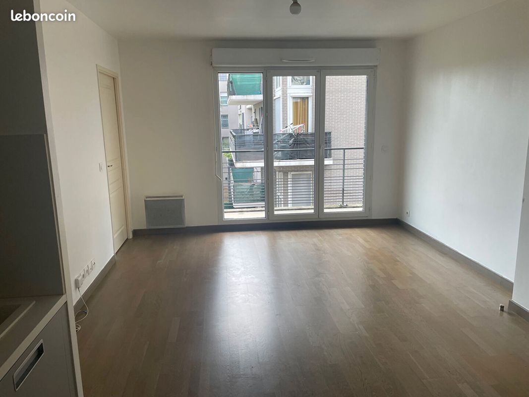 Appartement 3 pièces 50 m² · à Villeneuve-le-Roi · 50 m² · 1 090 €/mois