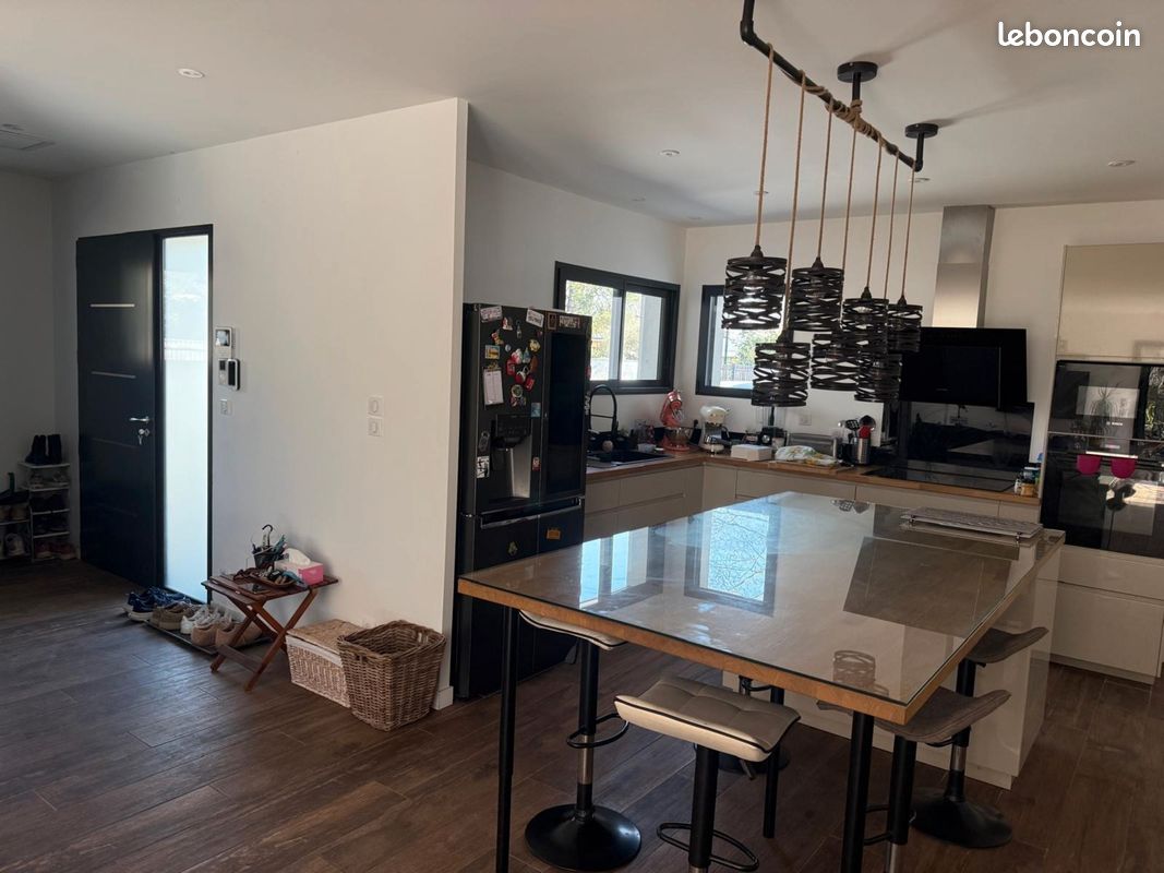 Maison 5 pièces 130 m² · à Saint-Jean-d'Illac · 130 m² · 480 000 €
