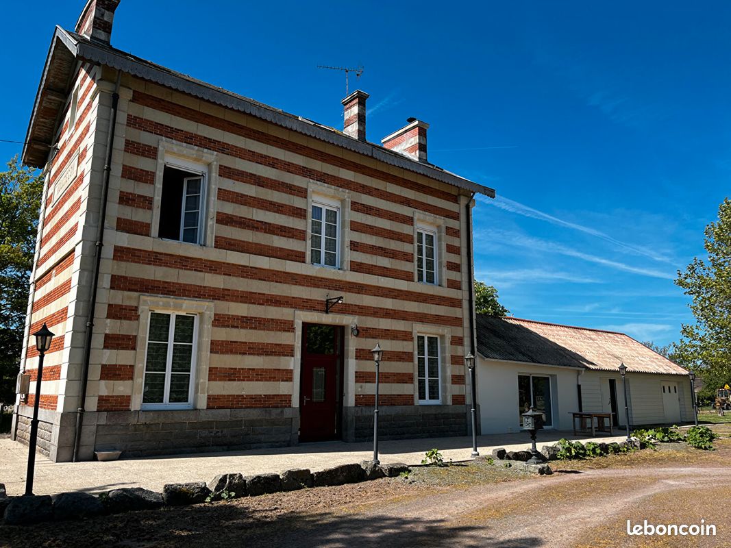 Maison 6 pièces 167 m² · à Voulmentin · 167 m² · 159 000 €
